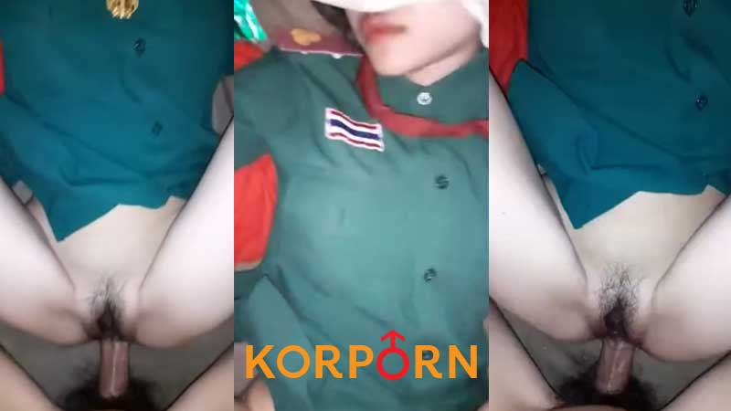 คลิปหลุดนักเรียน เย็ดเนตรนารี ขาวน่ารัก โดนรุ่นพี่เย็ดสดคาชุด xxx โดนควยกระแทกรูหีฟิตๆ แล้วถ่ายคลิปไปด้วย เอาหมอนปิดหน้าเย็ดน้ำแตก