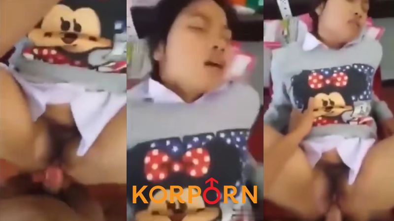 คลิปหลุดนักเรียน วัยรุ่นเงี่ยนหี แอบเย็ดกับครูฝึกสอนคาห้อองเรียน xxx โดนจับเย็ดหีซอยเน้นๆ เย็ดคาชุดนักเรียนโคตรเด็ด ปล่อยน้ำแตกในเด็ด